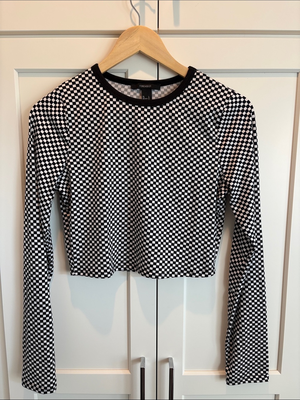 Forever 21 Black & White Checkerboard Long Sleeve Crop Top